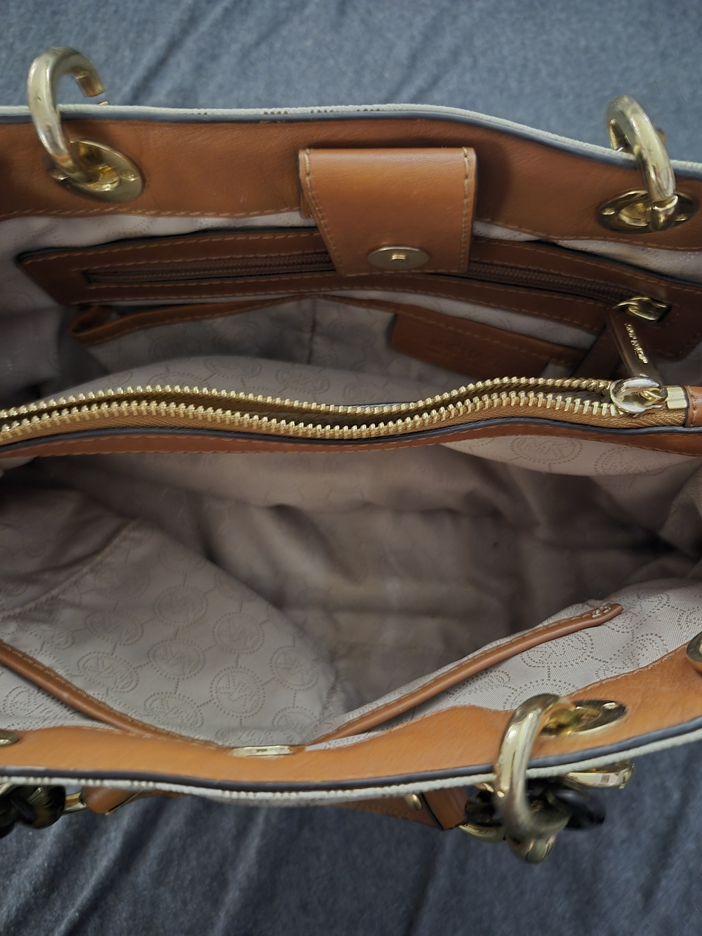Michael Kors Beige MK Monogram Tote with Matching Scarf & Sandals - Picture 10 of 16